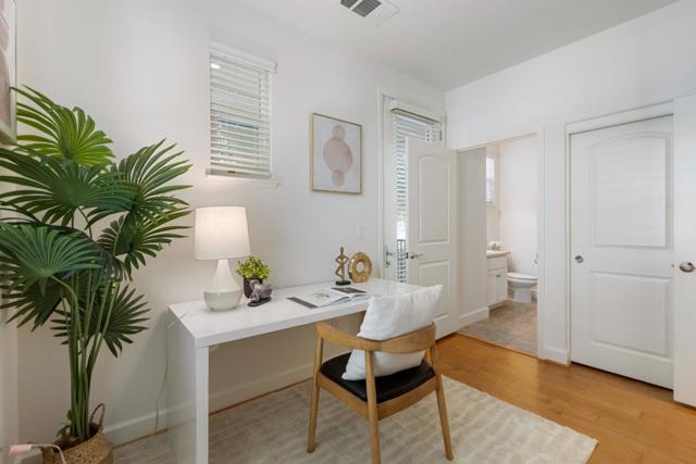 211 Okeefe Way, Mountain View CA: https://media.crmls.org/mediaz/5bd94ee7-bcab-47e1-9bc9-52d281c2c67c.jpg