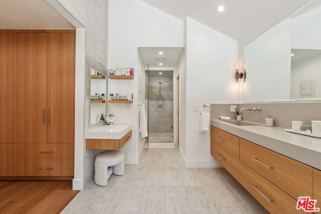 23180 Park Blanco, Calabasas CA: https://media.crmls.org/mediaz/5bd9bcb7-90ef-4f67-832d-32e36ed83ab3.jpg