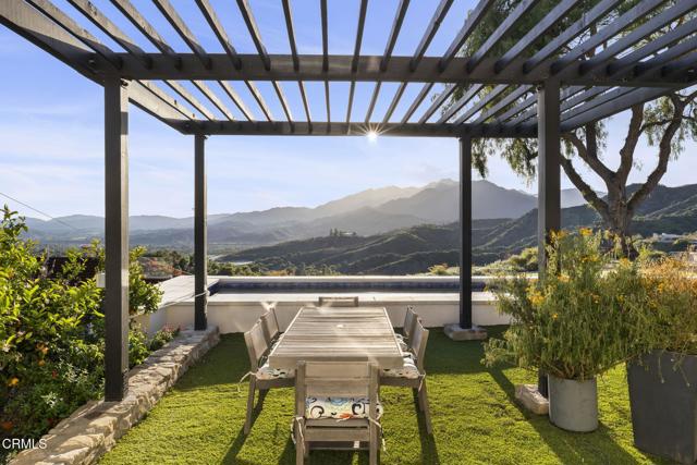 1417 Foothill Road, Ojai CA: https://media.crmls.org/mediaz/5bda50c2-f60d-46eb-ab52-29cd22187bd0.jpg