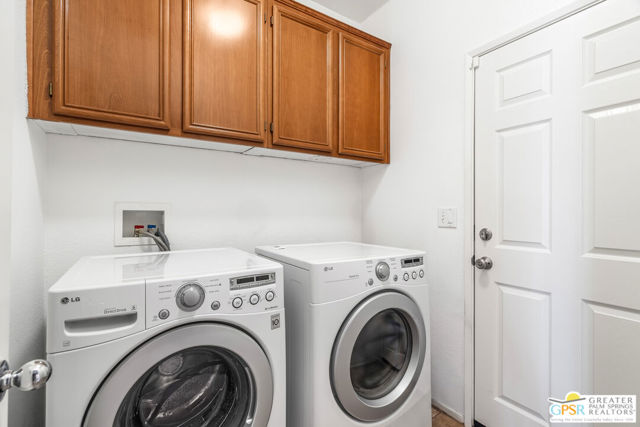 1238 Vista Sol, Palm Springs CA: https://media.crmls.org/mediaz/5bda5948-73bc-4fcc-b5ab-35cae7eb30f0.jpg