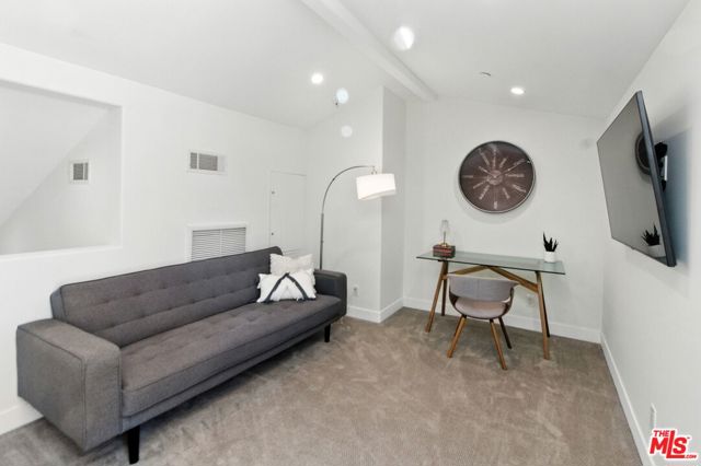 838 16th Street, Santa Monica CA: https://media.crmls.org/mediaz/5bda8dc6-b35e-423b-84a8-667033bf306f.jpg