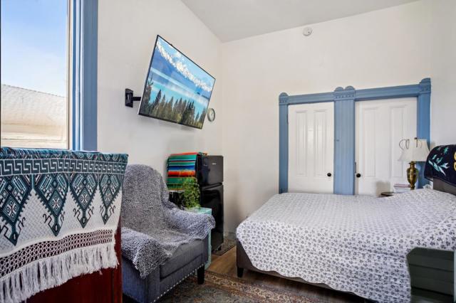 592 22nd Street, Oakland CA: https://media.crmls.org/mediaz/5bdaf314-24c4-4bbf-aaff-e314e88265d2.jpg