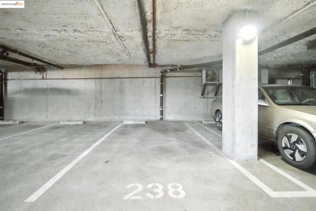 311 Oak St, Oakland CA: https://media.crmls.org/mediaz/5bdb101b-c94c-46c7-a0ab-540524cb2a10.jpg