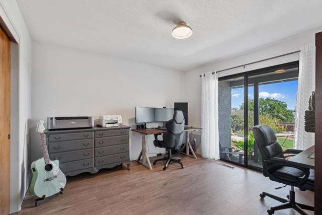 215 Rays Circle, Hollister CA: https://media.crmls.org/mediaz/5bdb25bd-21b2-4319-8b7c-749da2d3deb5.jpg