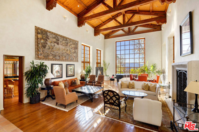 25127 Jim Bridger Road, Hidden Hills CA: https://media.crmls.org/mediaz/5bdbc153-34d1-4a81-96e1-21b4fdc6ad84.jpg