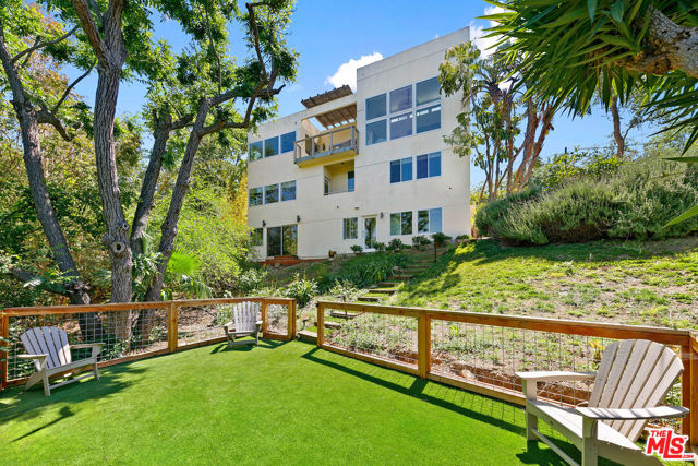 1876 Lookout Road, Malibu CA: https://media.crmls.org/mediaz/5bdbc1ec-e5c4-40e9-93a0-c8661ee5c33d.jpg