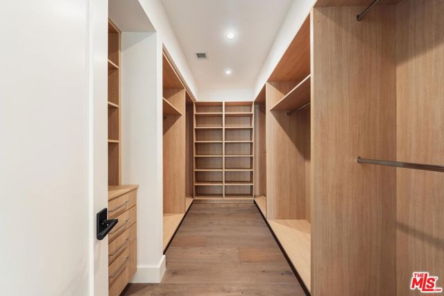 1213 Pine Street, Santa Monica CA: https://media.crmls.org/mediaz/5bdbcc8b-c341-4ce4-b776-677c243e6cfb.jpg