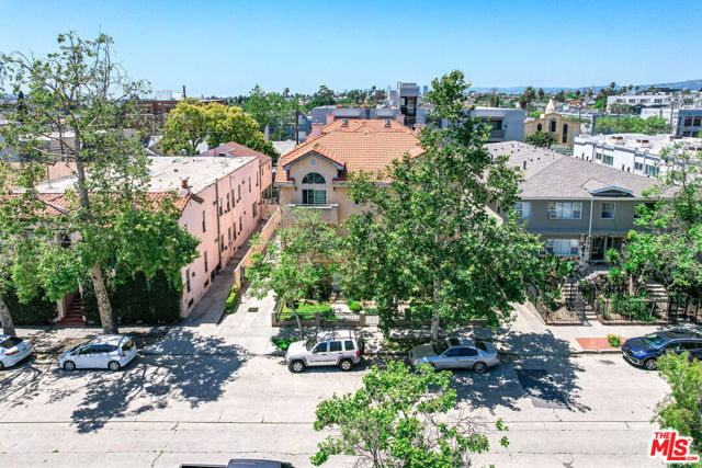 821 S Gramercy Place, Los Angeles CA: https://media.crmls.org/mediaz/5bdbf217-99bd-4517-872f-e697405d7b37.jpg