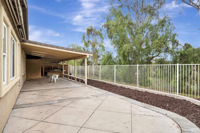 2706 VALLEYCREEK CIR, Chula Vista CA: https://media.crmls.org/mediaz/5bdcc475-2058-4793-8928-1ae577f62c3f.jpg