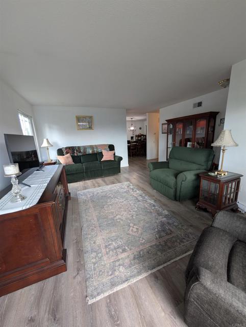 564 Larchwood Drive, San Marcos CA: https://media.crmls.org/mediaz/5bdcef60-17c9-4fa6-b592-b4590e56e00b.jpg