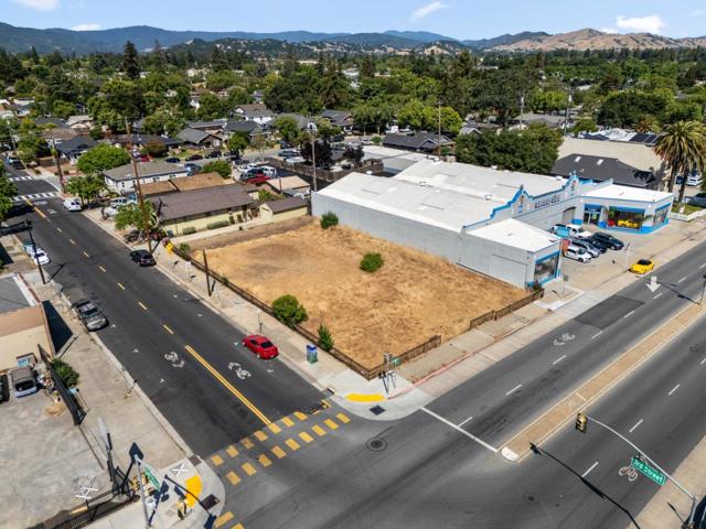 7711 Monterey Street, Gilroy CA: https://media.crmls.org/mediaz/5bdda436-0246-40ec-9da6-0a34b18e049d.jpg
