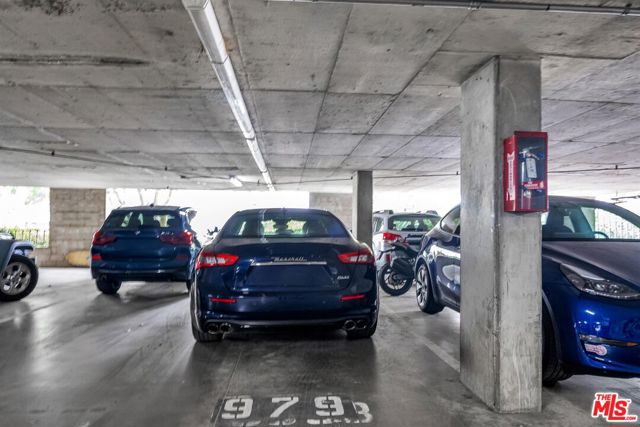 7765 W 91st Street, Playa del Rey CA: https://media.crmls.org/mediaz/5bddc128-560d-4e44-8aee-cf7f6558d23b.jpg