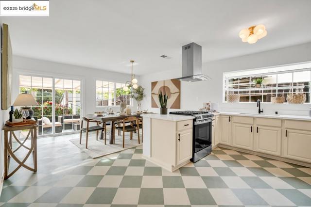 2968 Calle Del Sol Way, Rancho Cordova CA: https://media.crmls.org/mediaz/5bddd3a5-0ca5-468c-8bdc-380eb6b29e30.jpg