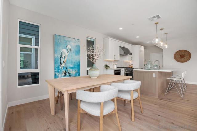 559 N Vulcan Ave, Encinitas CA: https://media.crmls.org/mediaz/5bde6308-1ccd-4672-821d-d3faec0a422e.jpg