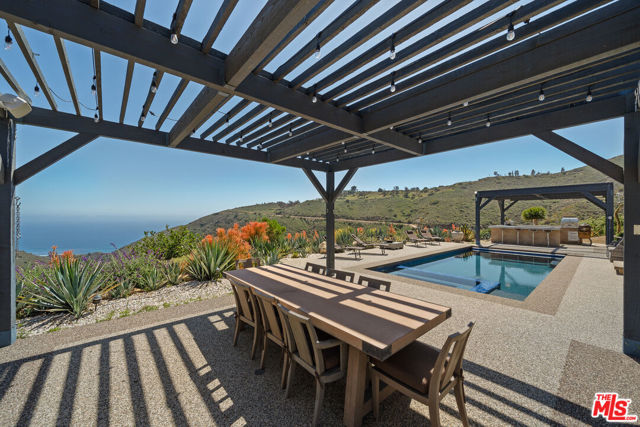 10715 Yerba Buena Road, Malibu CA: https://media.crmls.org/mediaz/5bdea39d-c3c2-48db-b715-c4dbf1755f62.jpg