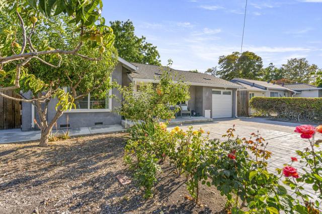 148 W Maude Avenue, Sunnyvale CA: https://media.crmls.org/mediaz/5bdebbc1-4341-46a2-ac91-fd8a2a70156a.jpg