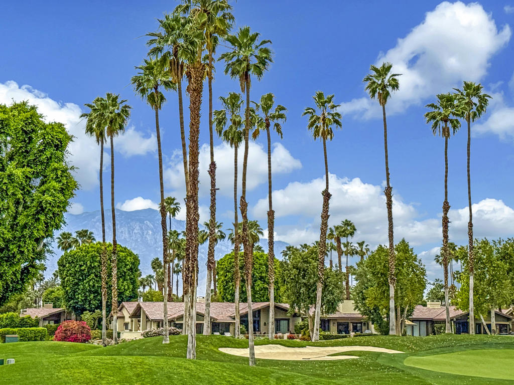 https://media.crmls.org/mediaz/5bdecd3e-2384-4246-9f34-ca8d4634cdf1.jpg?preset=X-Large