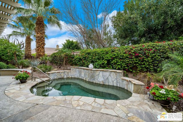 35707 Stonebriar Drive, Palm Desert CA: https://media.crmls.org/mediaz/5bdf10a6-79d1-472b-934a-aa2857def509.jpg