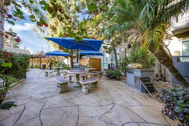 4860 Rolando Ct, San Diego CA: https://media.crmls.org/mediaz/5bdf19d4-262a-4a15-afb5-c0f2dbfb4a31.jpg