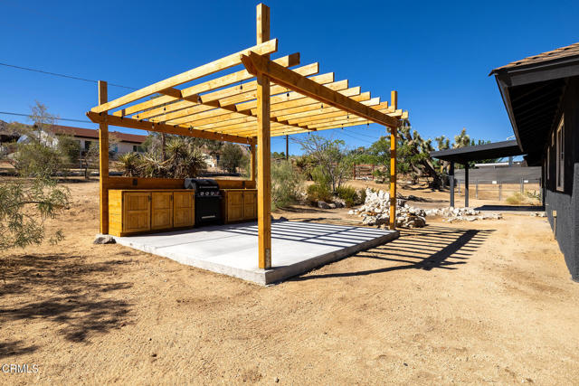 60815 Natoma Trail, Joshua Tree CA: https://media.crmls.org/mediaz/5bdf3ac6-090d-4e8c-abed-084759a16b8b.jpg