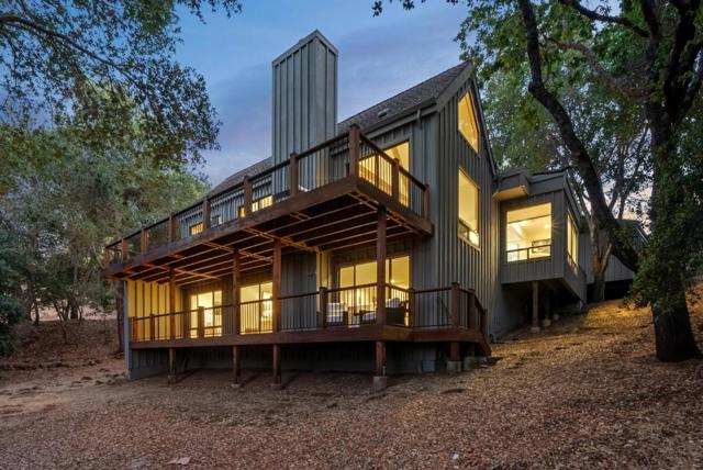 2 Thistle Street, Portola Valley CA: https://media.crmls.org/mediaz/5bdf6ce0-ec11-47f7-9714-9be7ae72ca66.jpg