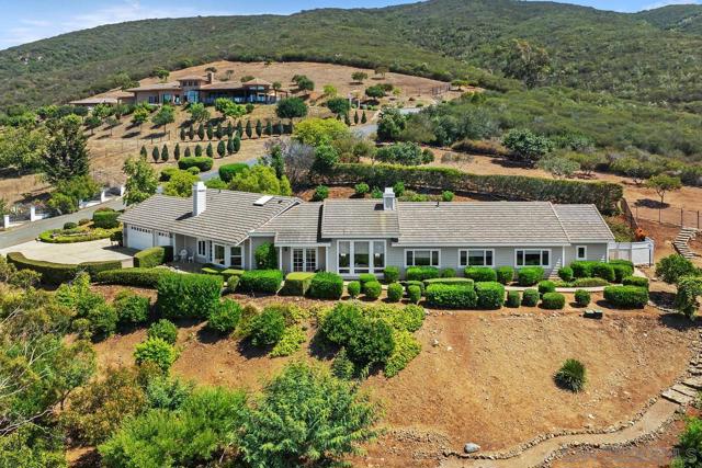 1324 Vista Colina Dr, San Marcos CA: https://media.crmls.org/mediaz/5bdf822b-970a-4b89-bdea-3b95ba661608.jpg