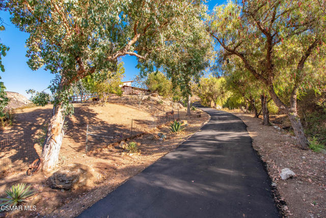 356 E Carlisle Road, Thousand Oaks CA: https://media.crmls.org/mediaz/5bdf8fba-16a3-43bc-85c7-7ae7be675b1c.jpg
