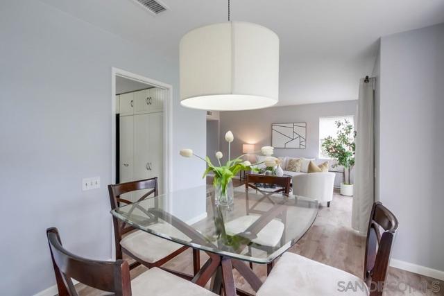 10565 Caminito Basswood, San Diego CA: https://media.crmls.org/mediaz/5bdfb396-018a-40c7-9903-057072031fd8.jpg