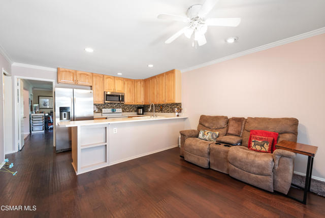 1122 Canterford Circle, Westlake Village CA: https://media.crmls.org/mediaz/5bdfb919-af39-4eed-8ec4-8061e44d5faf.jpg