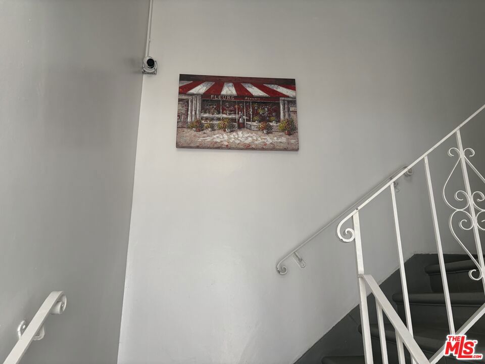 https://media.crmls.org/mediaz/5bdffc5b-bc4f-41eb-a0a2-da61343d800f.jpg?preset=X-Large
