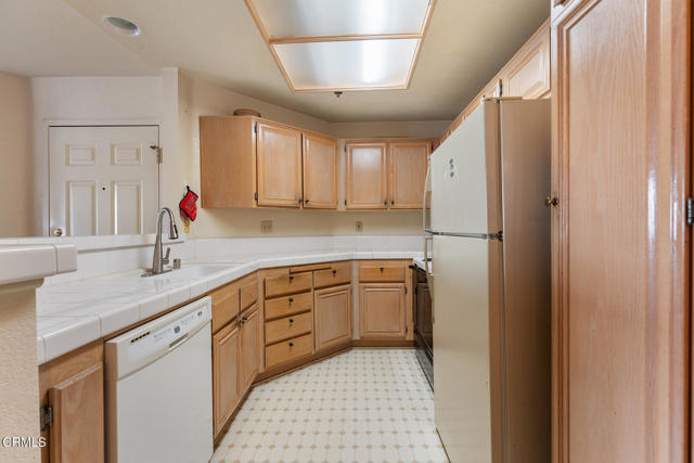 Detail Gallery Image 7 of 21 For 697 Sutton Crest Trl #304,  Oak Park,  CA 91377 - 1 Beds | 1 Baths