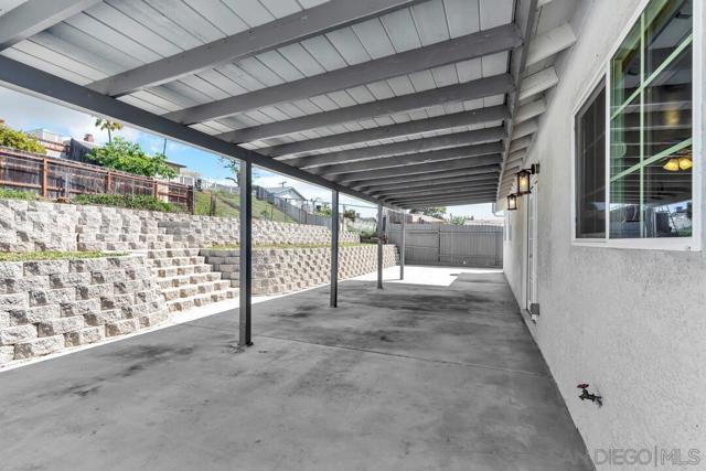 9548 Abbeyfield Rd, Santee CA: https://media.crmls.org/mediaz/5be0a237-c7b9-44c7-970a-c7e567229874.jpg