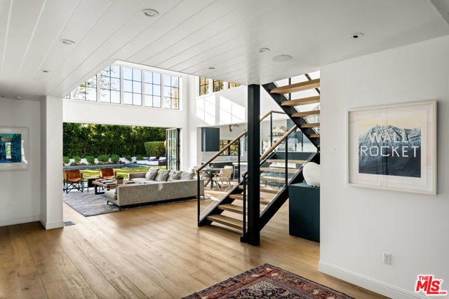 1057 Corsica Drive, Pacific Palisades CA: https://media.crmls.org/mediaz/5be0c7a3-7fe6-4606-ab1d-fd07596652b7.jpg