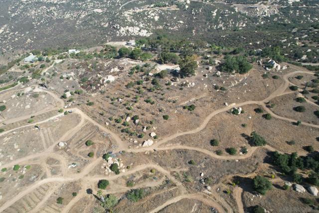 15950 Green Valley Heights Road, Ramona CA: https://media.crmls.org/mediaz/5be0f2a4-31c1-4e9c-a616-cfac4e97cf3f.jpg