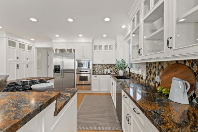 261 G Ave, Coronado CA: https://media.crmls.org/mediaz/5be13b92-b4ab-46af-be70-dd8f5cacba76.jpg