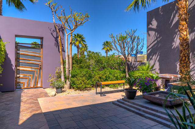 463 Lautner Lane, Palm Springs CA: https://media.crmls.org/mediaz/5be17702-85e1-4a53-bede-e66d764a9c2d.jpg