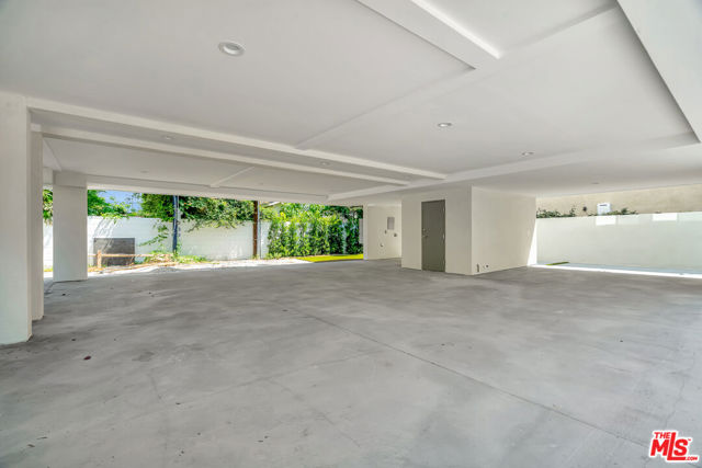 11611 Burbank Boulevard, North Hollywood CA: https://media.crmls.org/mediaz/5be17f38-c473-42d5-ab8e-9a23860c88e7.jpg