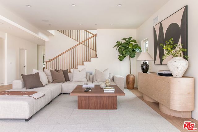 2455 23rd Street, Santa Monica CA: https://media.crmls.org/mediaz/5be18e80-7051-465f-b542-dc15be8272d1.jpg