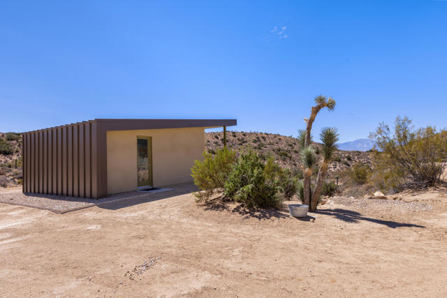 7852 Pinon Drive, Yucca Valley CA: https://media.crmls.org/mediaz/5be1b46b-c79f-40be-bf31-88c175fe5b81.jpg