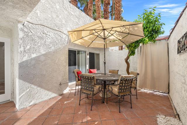 280 S Avenida Caballeros, Palm Springs CA: https://media.crmls.org/mediaz/5be1faad-b14d-4dcd-8c62-48b37d40a40e.jpg