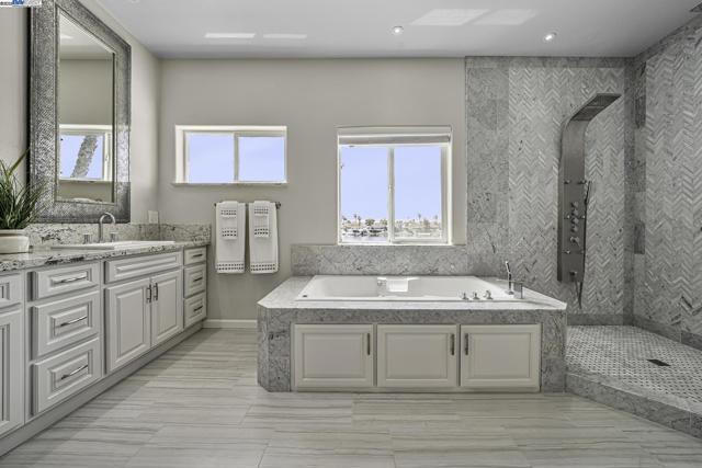 4892 South Pt, Discovery Bay CA: https://media.crmls.org/mediaz/5be2b17d-84e0-4562-b381-db8cda33c851.jpg