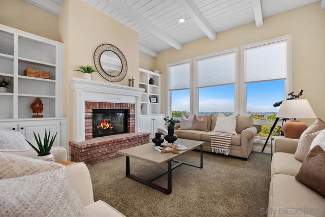 1324 Vista Colina Dr, San Marcos CA: https://media.crmls.org/mediaz/5be2db02-2686-40fd-8af9-5e1529d4aebb.jpg
