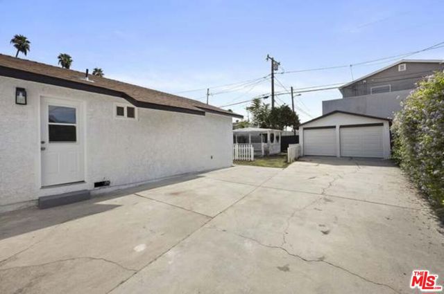 1212 W 92nd Street, Los Angeles CA: https://media.crmls.org/mediaz/5be42d23-8092-4192-9730-e996c042e4e1.jpg