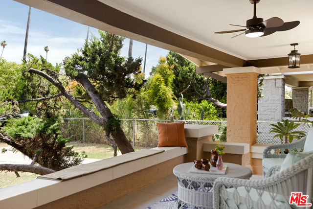 225 S Ardmore Avenue, Los Angeles CA: https://media.crmls.org/mediaz/5be52c75-a601-42a8-8fd5-023f037fe06f.jpg