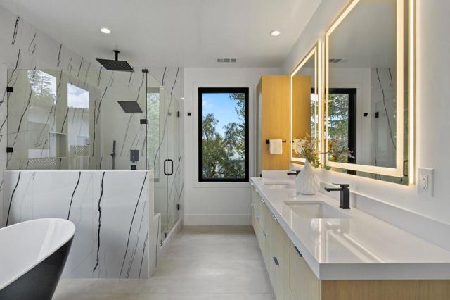 18061 Saratoga Los Gatos Road, Monte Sereno CA: https://media.crmls.org/mediaz/5be57bca-4ecf-4469-8316-cbc561ecdb0b.jpg