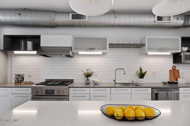 4115 Glencoe Avenue, Marina del Rey CA: https://media.crmls.org/mediaz/5be59db4-14a6-41c1-bbb0-24e9a69b9538.jpg