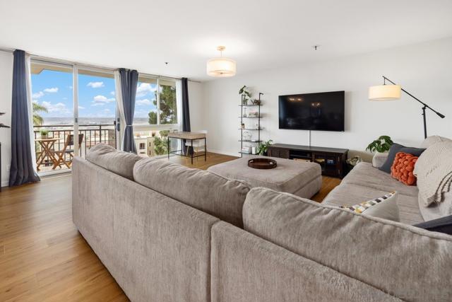 2414 Front St, San Diego CA: https://media.crmls.org/mediaz/5be61e97-0d80-4cfb-9426-18256c4b7141.jpg