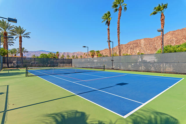 47380 Via Cordova, La Quinta CA: https://media.crmls.org/mediaz/5be6c36a-b480-466b-b8f9-a8a14f07551e.jpg