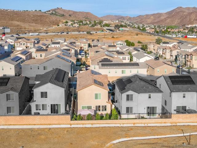 532 Enzo St, Lake Elsinore CA: https://media.crmls.org/mediaz/5be6de89-0217-477f-8cd0-970e1bb95ff5.jpg