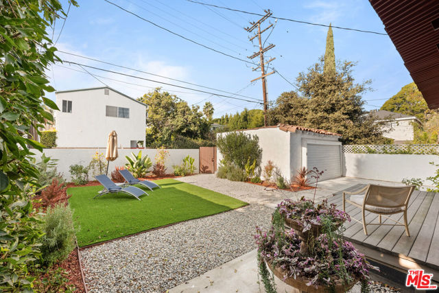 311 N Doheny Drive, Beverly Hills CA: https://media.crmls.org/mediaz/5be76679-c8a8-41e7-b2f2-71912c2f4024.jpg